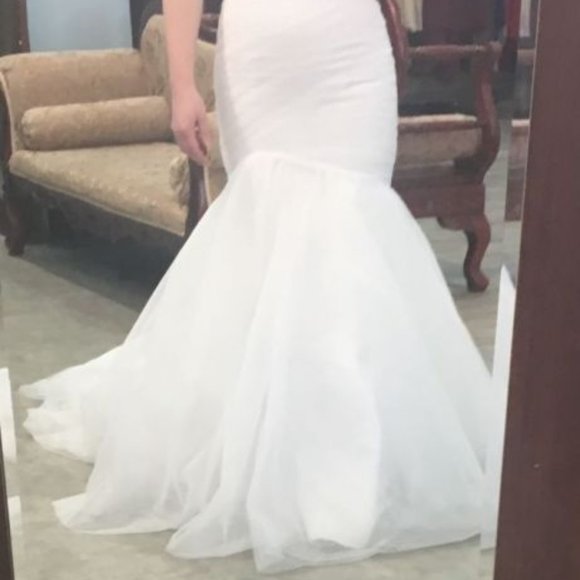 New White Wedding Dress, Small Size 6, Off-the-Shoulder, Mermaid, Corset Lace-up - Picture 8 of 15
